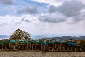 Blick von der Terrasse vor der Wallfahrtskirche Maria Taferl über die Donau